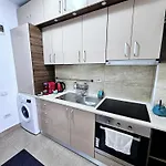 Downtown Old Center Universitate - Cav8 *