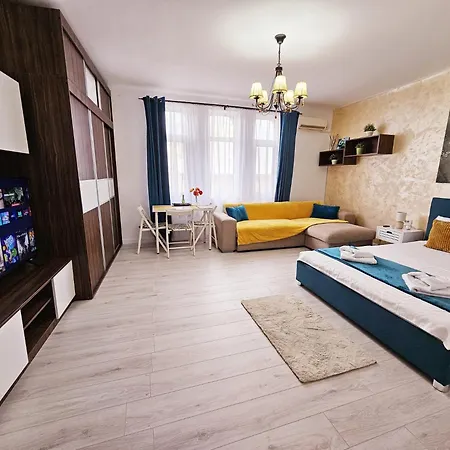 Downtown Old Center Universitate - Cav8