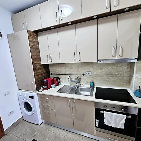 Downtown Old Center Universitate - Cav8 דירה