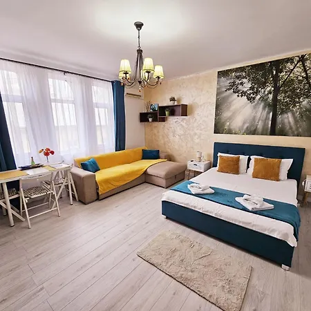 Downtown Old Center Universitate - Cav8 Apartment *
