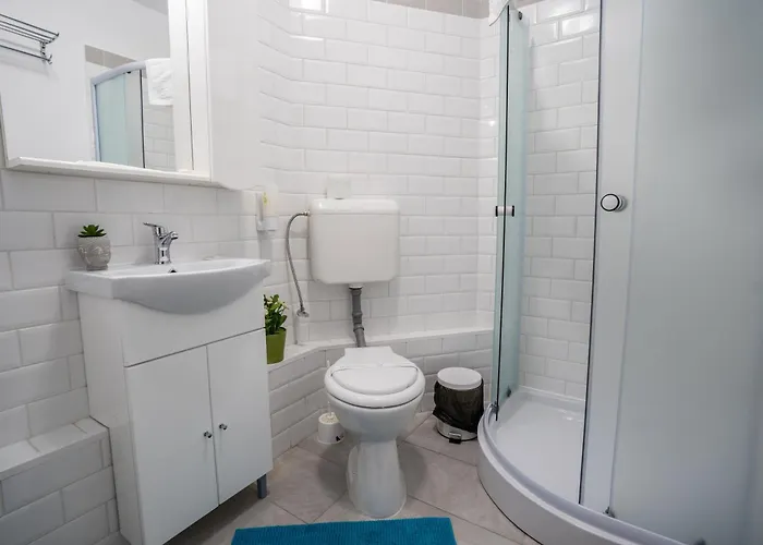 Downtown Old Center Universitate - Cav8 *