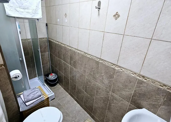 Downtown Old Center Universitate - Cav8