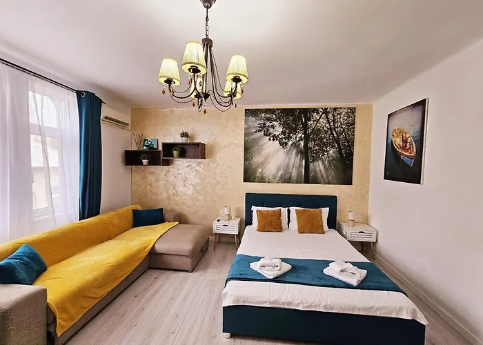 Downtown Old Center Universitate - Cav8 布加勒斯特