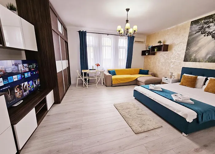 Downtown Old Center Universitate - Cav8