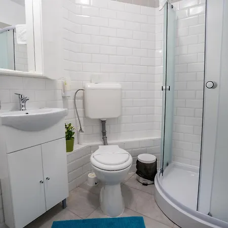 Downtown Old Center Universitate - Cav8 *